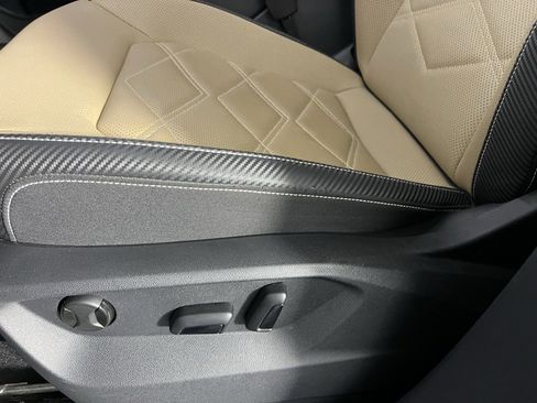 Used 2024 Volkswagen Atlas Cross Sport SE image 23