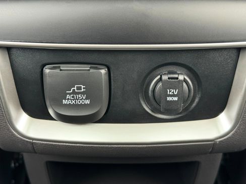 Used 2025 Kia Carnival SX w/ SX Dark Edition Package image 33