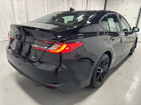 Used 2025 Toyota Camry SE w/ Convenience Package FWD image 7