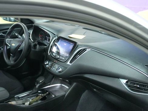 Used 2021 Chevrolet Malibu LT image 11