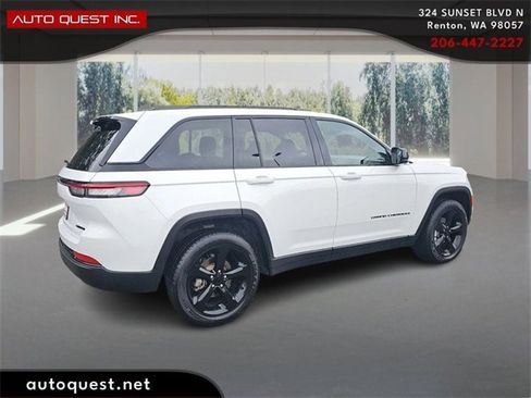Used 2023 Jeep Grand Cherokee Limited w/ Luxury Tech Group II image 5