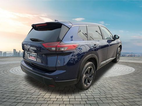 Certified 2025 Nissan Rogue SV FWD image 5