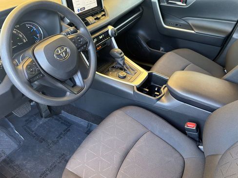 Used 2025 Toyota RAV4 XLE AWD/4WD image 11