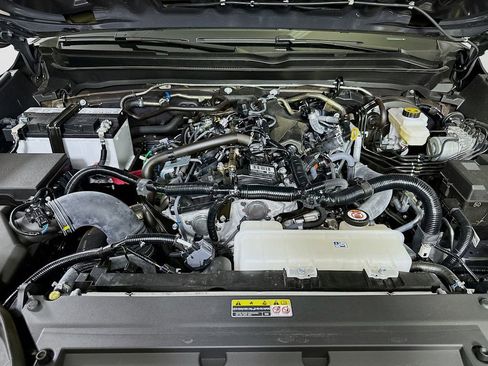 Used 2025 Toyota Tacoma TRD Sport image 9