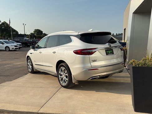 Used 2018 Buick Enclave Avenir w/ Avenir Technology Package AWD/4WD image 3