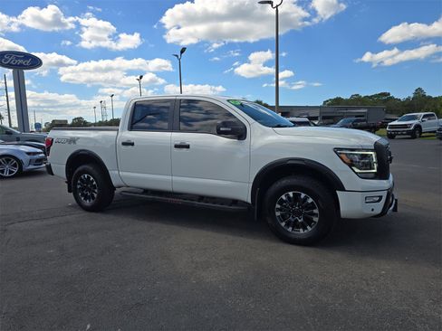 Used 2024 Nissan Titan PRO-4X w/ Pro-4x Convenience Package image 2