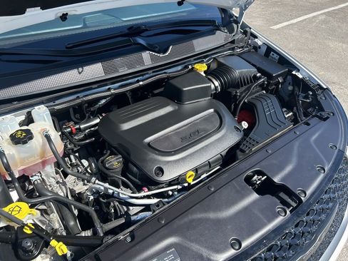 Used 2024 Chrysler Pacifica Limited w/ S Appearance Package image 16