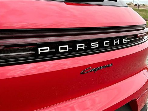 Used 2025 Porsche Cayenne AWD/4WD image 22