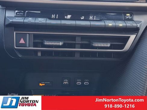 Used 2025 Toyota Camry SE image 21