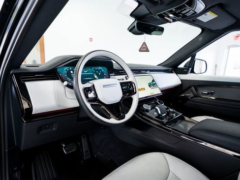 Used 2023 Land Rover Range Rover Sport SE Dynamic image 29