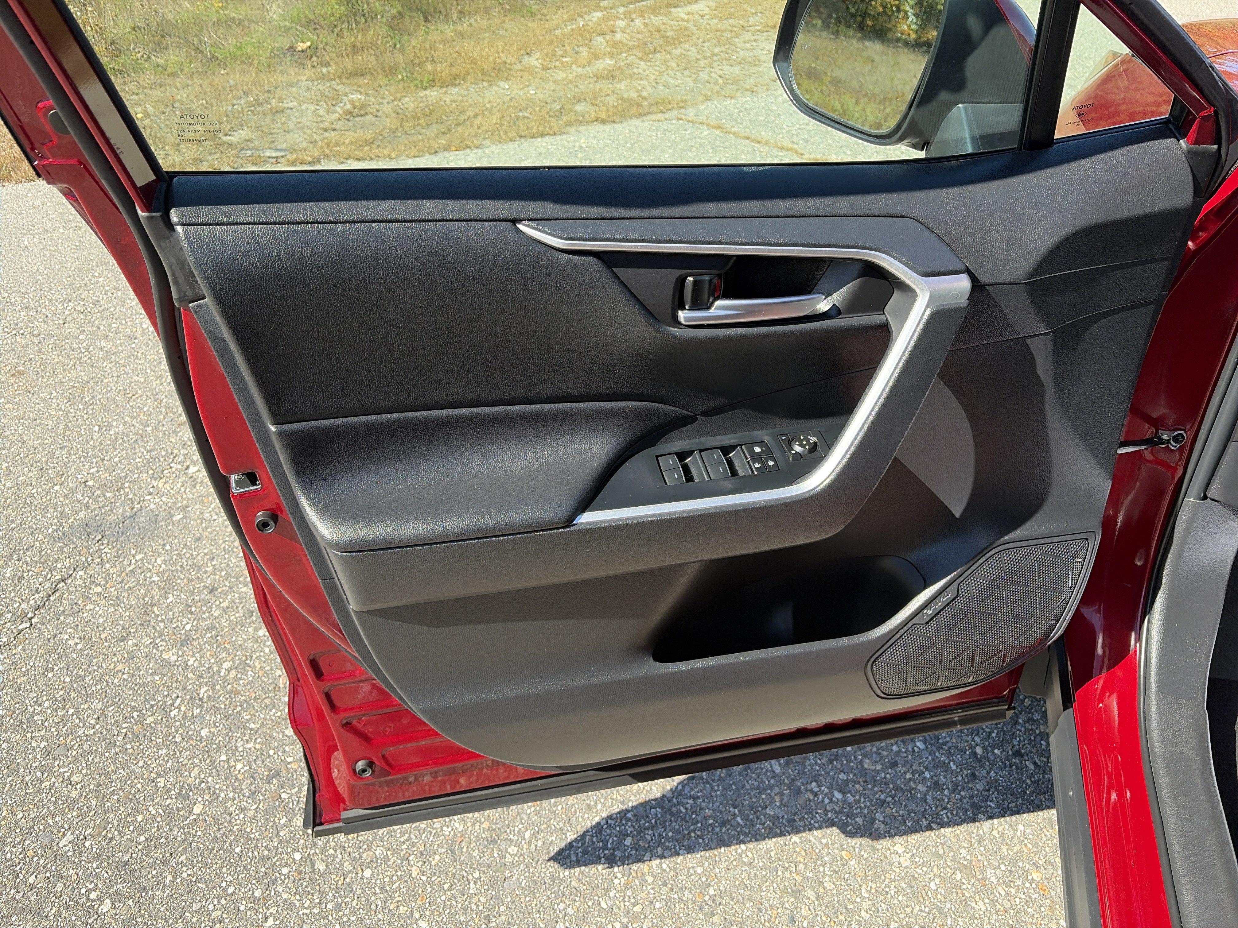 Used 2025 Toyota RAV4 XLE AWD/4WD image 15