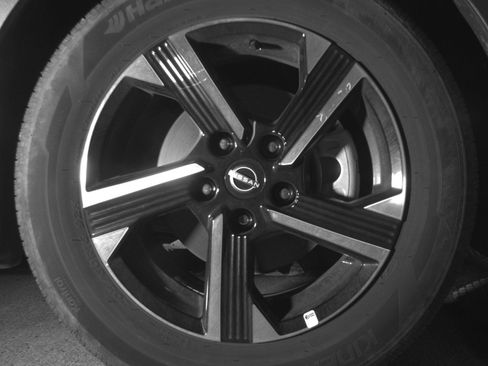 Used 2025 Nissan Sentra SV FWD image 16