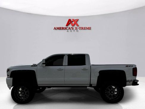 Used 2018 Chevrolet Silverado 1500 LT w/ Texas Edition image 2