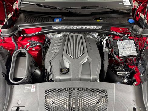 Certified 2026 Porsche Macan AWD/4WD image 40