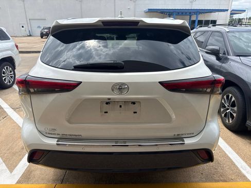 Used 2020 Toyota Highlander Limited FWD image 5