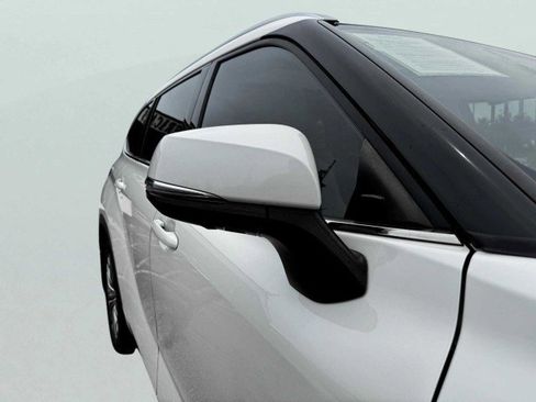 Used 2021 Toyota Highlander Platinum image 7