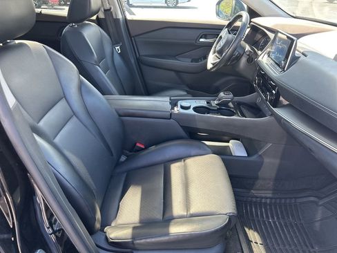 Used 2022 Nissan Rogue SV w/ SV Premium Package image 5