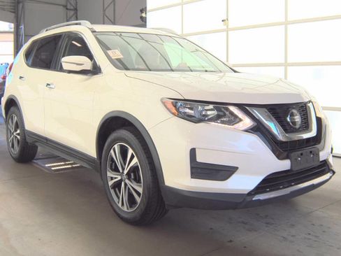 Used 2019 Nissan Rogue SV w/ Premium Package AWD/4WD image 2