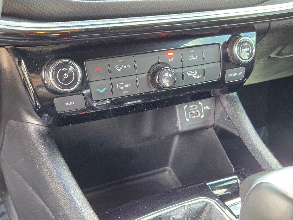 Used 2024 Jeep Compass Latitude w/ Altitude Special Edition AWD/4WD image 27