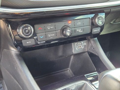 Used 2024 Jeep Compass Latitude w/ Altitude Special Edition AWD/4WD image 27