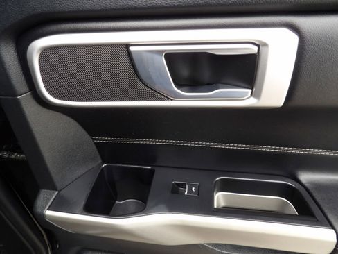 Used 2022 Ford Explorer XLT w/ Equipment Group 202A image 39