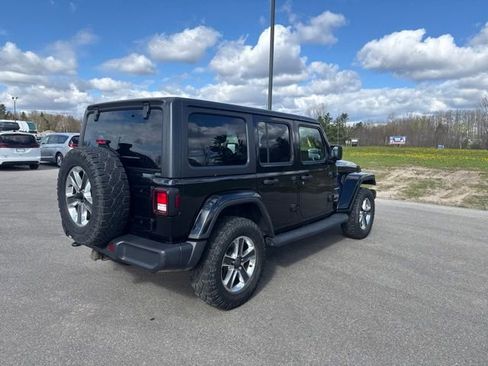 Used 2018 Jeep Wrangler Unlimited Sahara AWD/4WD image 3