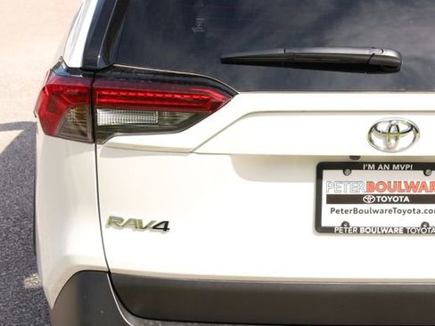 Used 2025 Toyota RAV4 XLE image 19