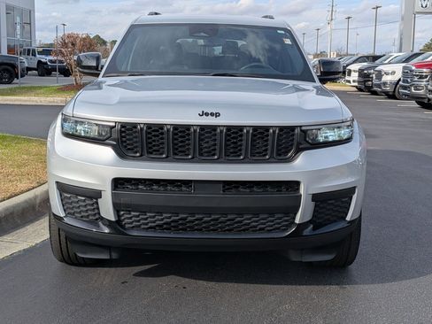 Used 2023 Jeep Grand Cherokee L Laredo image 2