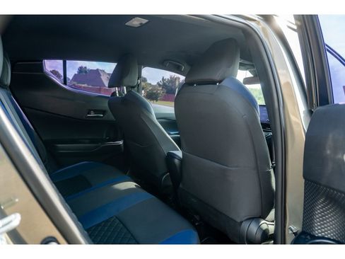Used 2021 Toyota C-HR XLE FWD image 15