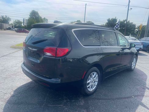 Used 2021 Chrysler Voyager Lxi FWD image 4