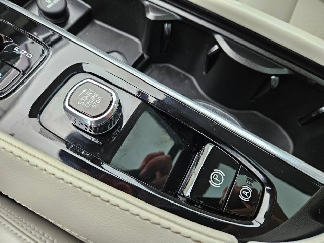 Used 2023 Volvo XC90 B6 Ultimate w/ Protection Package Premier AWD/4WD image 30