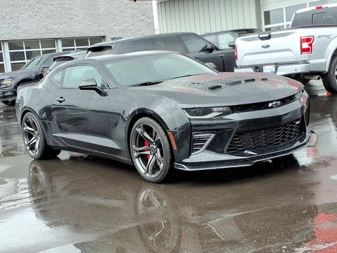 Used 2017 Chevrolet Camaro SS RWD image 7
