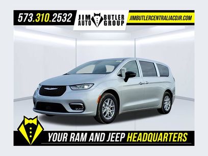 New 2026 Chrysler Pacifica Select