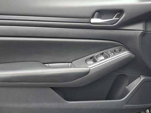 Used 2024 Nissan Altima 2.5 SV w/ SV Premium Package image 12