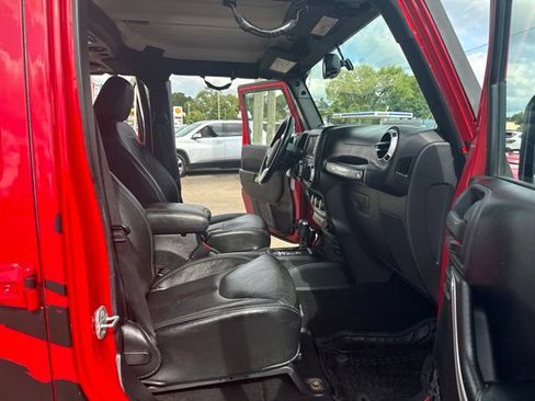 Used 2014 Jeep Wrangler Unlimited Rubicon AWD/4WD image 13
