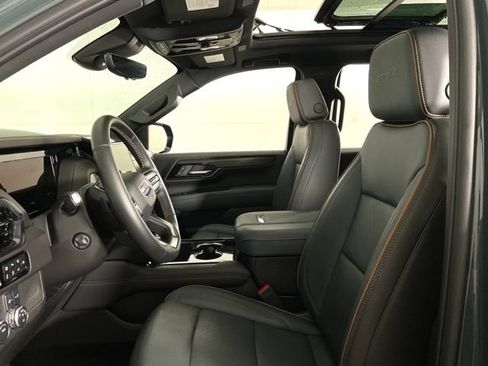 Used 2025 GMC Yukon AT4 w/ AT4 Premium Package AWD/4WD image 33