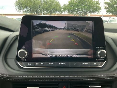 Used 2025 Nissan Rogue SV FWD image 26
