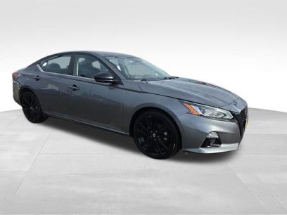 Used 2022 Nissan Altima 2.5 SR w/ Midnight Edition Package