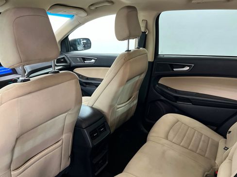 Used 2020 Ford Edge SE image 19