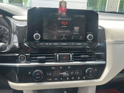 Used 2022 Nissan Pathfinder SV AWD/4WD image 11
