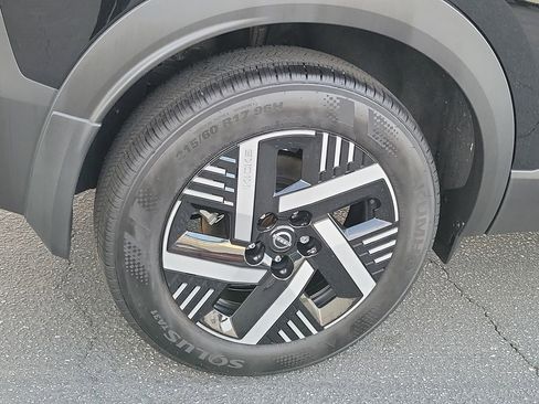 Certified 2025 Nissan Kicks SV image 24