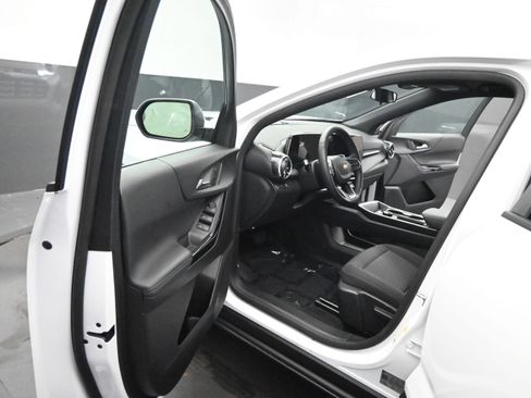 Certified 2026 Chevrolet Equinox LT FWD image 19
