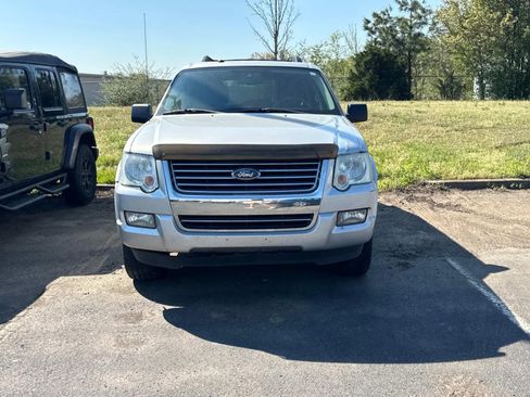 Used 2010 Ford Explorer XLT image 11
