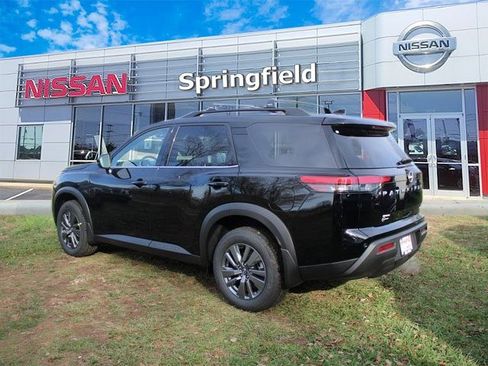 New 2025 Nissan Pathfinder SV image 4