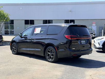 Used 2023 Chrysler Pacifica Touring-L w/ S Appearance Package