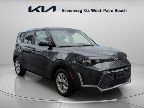 Used 2023 Kia Soul LX w/ LX Technology Package image 2