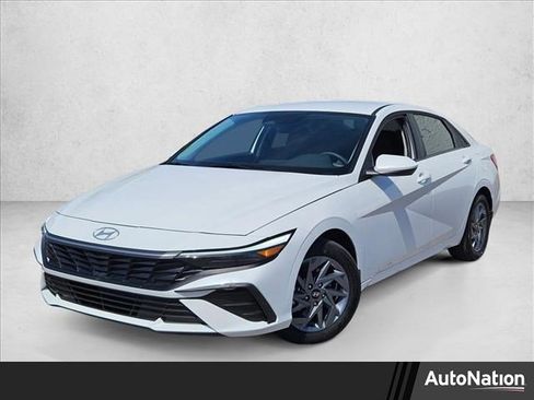 Used 2024 Hyundai Elantra SEL FWD image 1