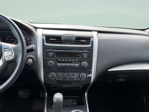 Used 2014 Nissan Altima 2.5 S FWD image 11