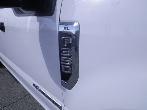 Used 2022 Ford F350 XL w/ Power Equipment Group image 9