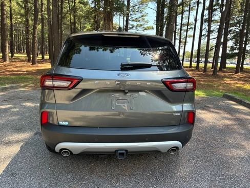 Used 2025 Ford Escape SE w/ PHEV Premium Package FWD image 4